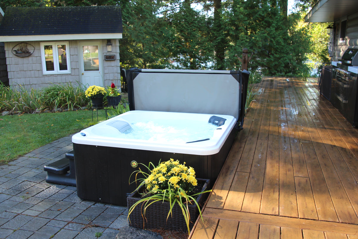 Canadian Spa Company Saskatoon 4-Person 12-Jet Portable Hot Tub